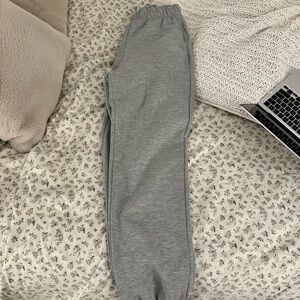 Alo Cuffed Accolade Sweats Grey